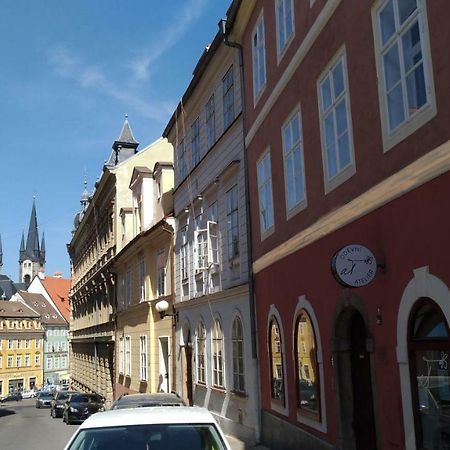 Skromny Apartman V Centru Chebu Bagian luar foto