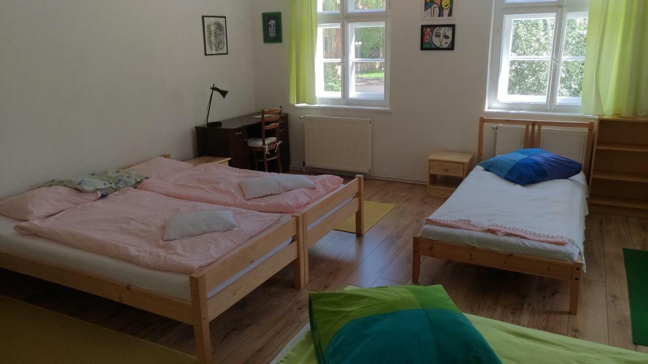 Skromny Apartman V Centru Chebu Bagian luar foto