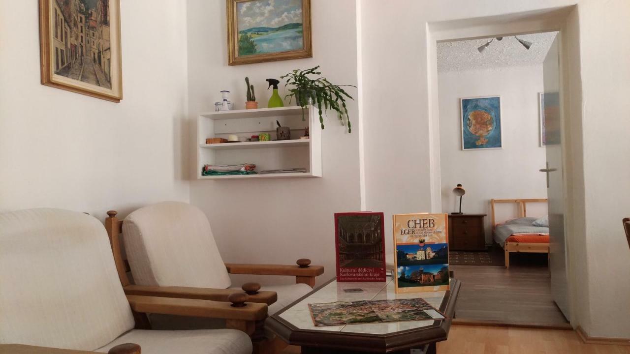Skromny Apartman V Centru Chebu Bagian luar foto